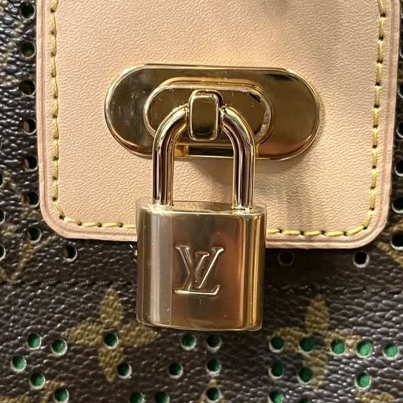 Louis Vuitton Musette Perforated. 💚Limited Edition Green Perforated Musette💚 - Picture 5 of 16